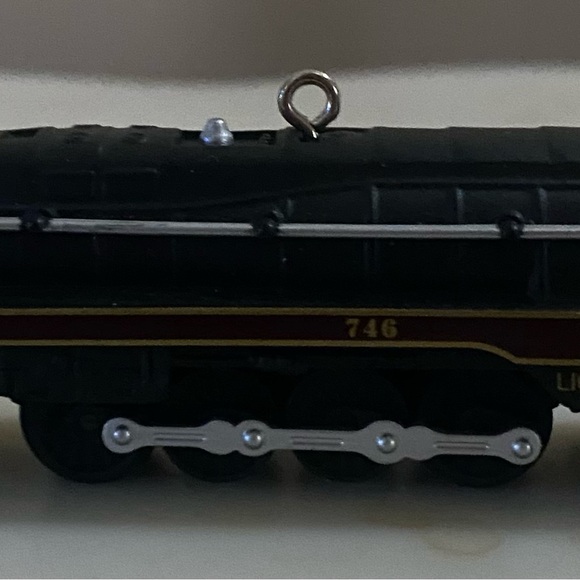 Hallmark Keepsake Ornament Lionel Train 746 Norfolk & Western Steam Locomotive - Picture 6 of 6